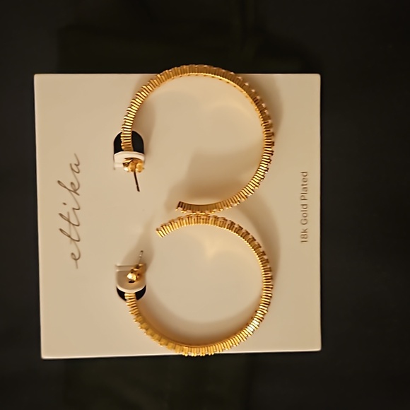 BRILLIANT ETTIKA DAINTY MARQUISE SHAPED CUBIC ZIRCONIA NWT - Picture 6 of 7